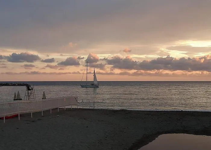 Beatrice Nel Centro Di * Λεβάντο