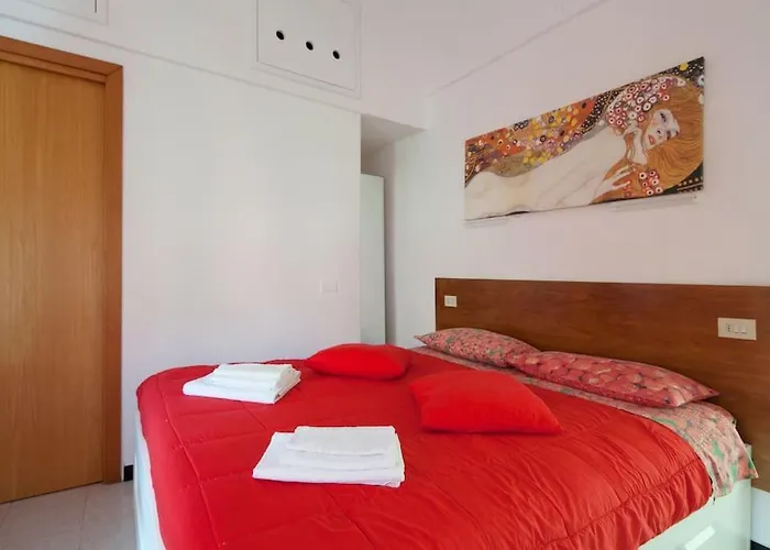 Beatrice Nel Centro Di * Λεβάντο