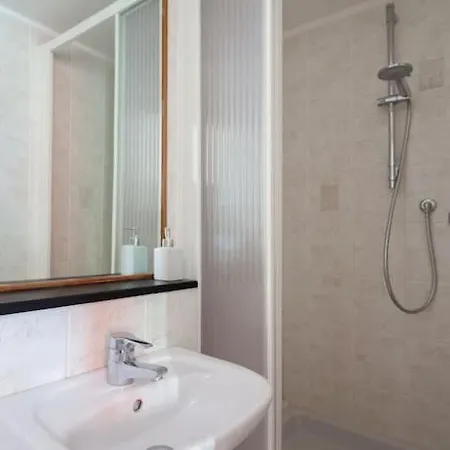 Beatrice Nel Centro Di *