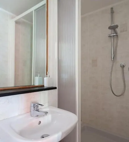 Beatrice Nel Centro Di *